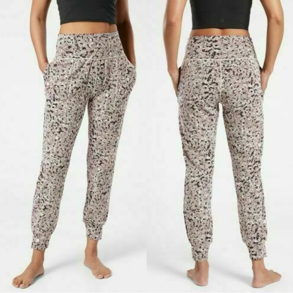 Athleta Salutation Textured Joggers EUC Size Medium